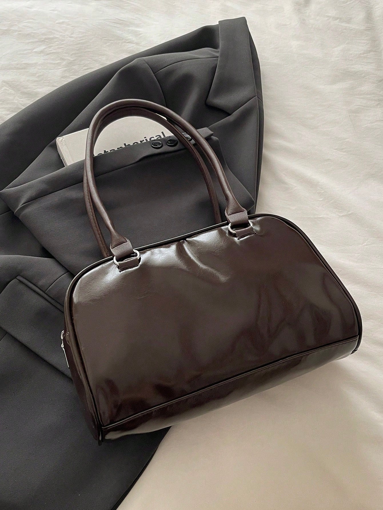 Shopping bag with zipper