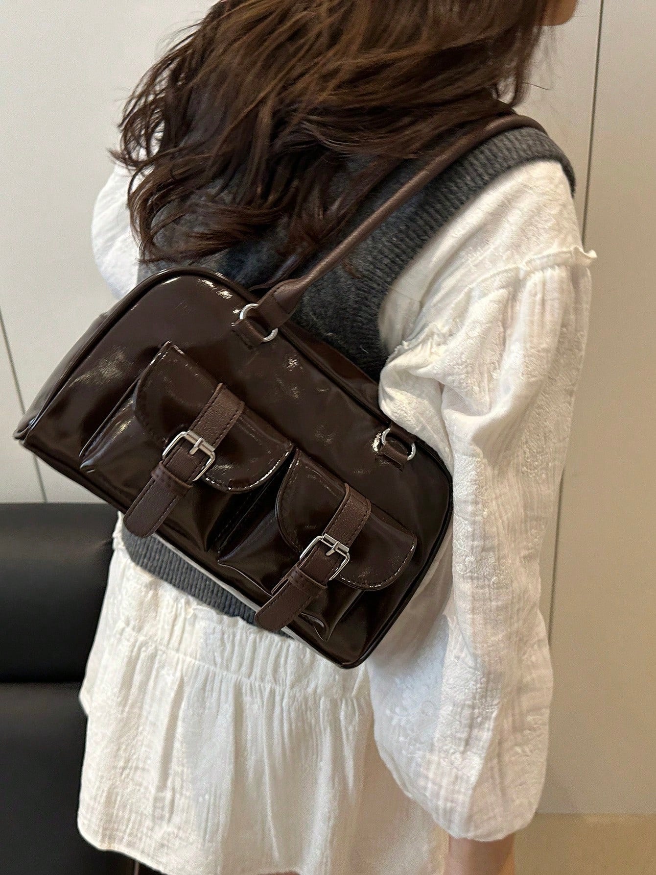 Shopping bag with zipper