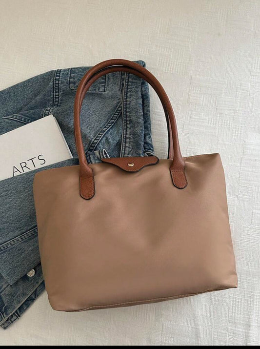 A Simple And Versatile Solid Color
Casual Tote Bag