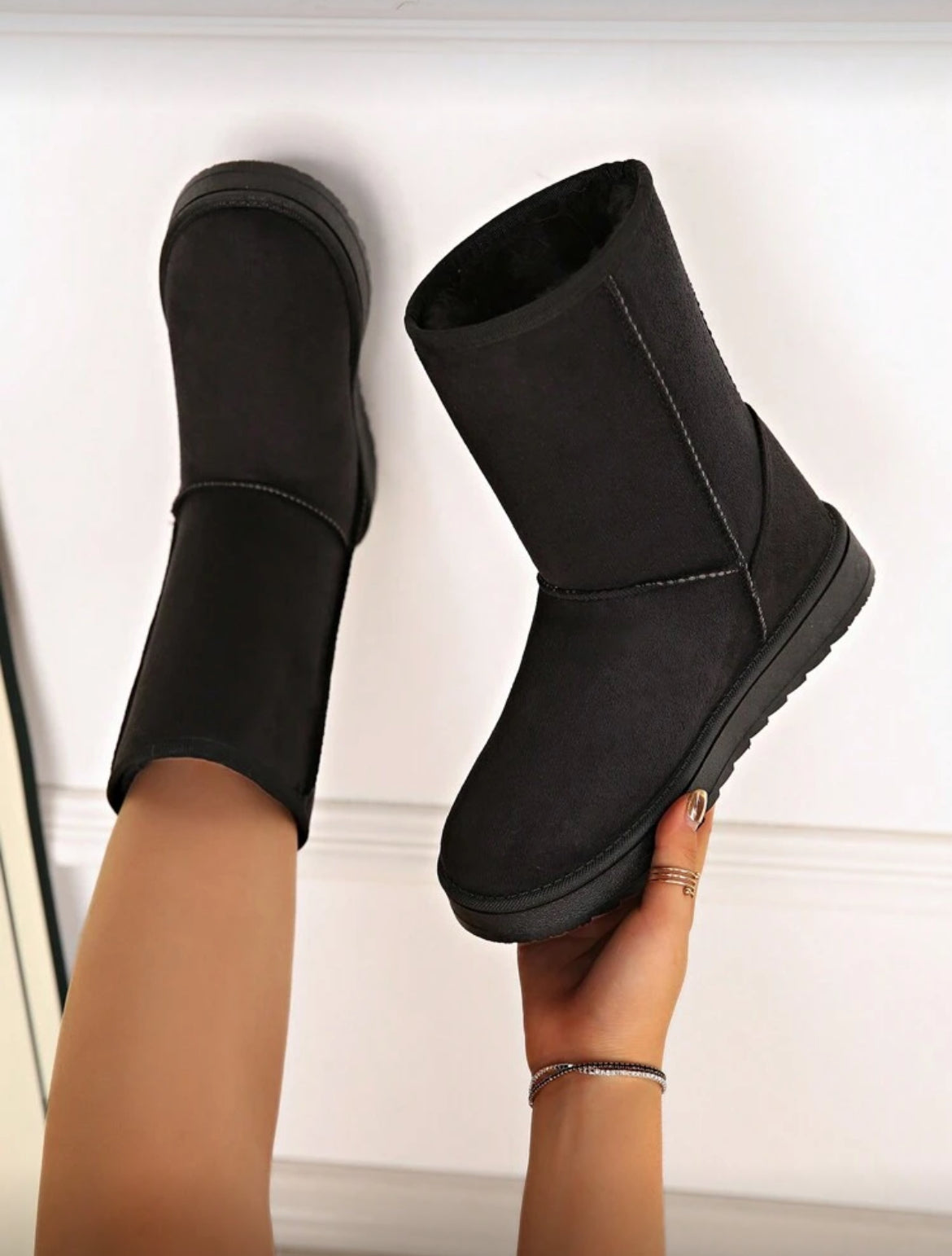 Latest Winter Snow Fashionable Mid-
Calf Warm Women Boots, Fur, Party